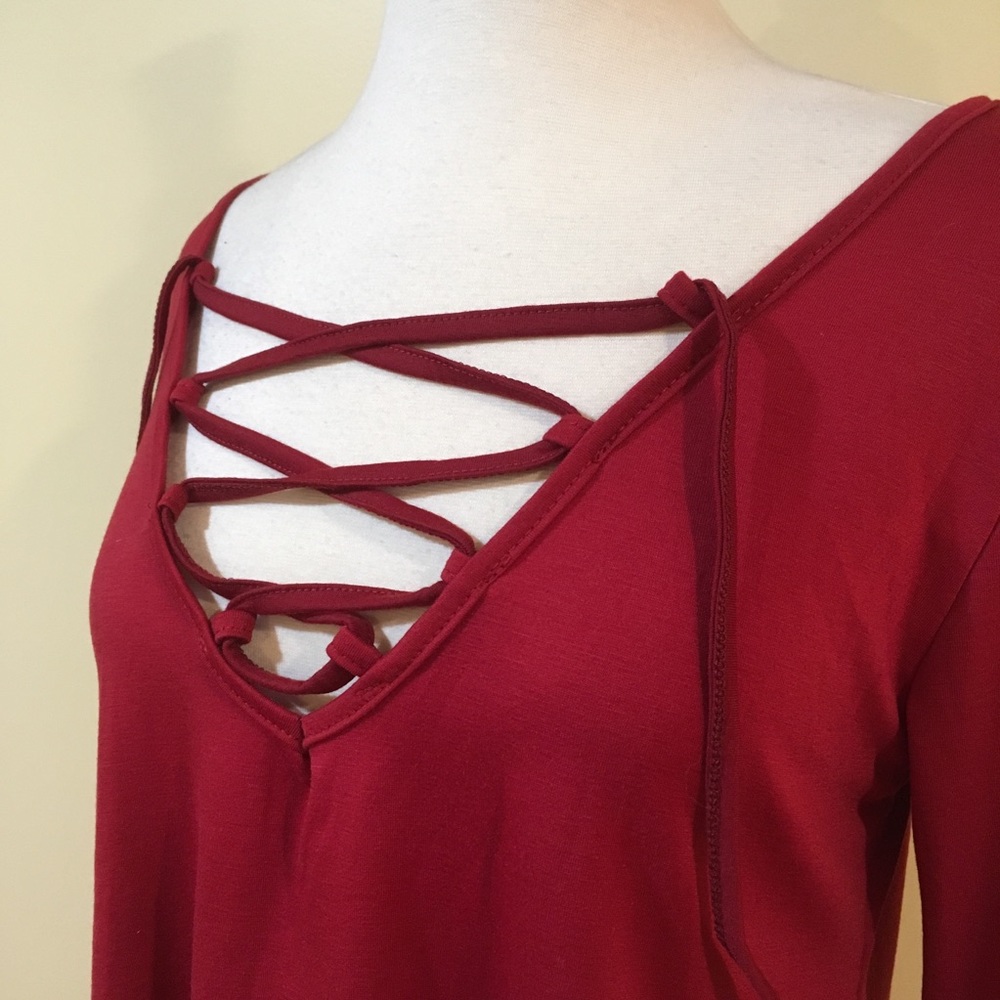 Hooded Lace Up Sharkbite Hem High Low Top Burgundy - Picture 4 of 5